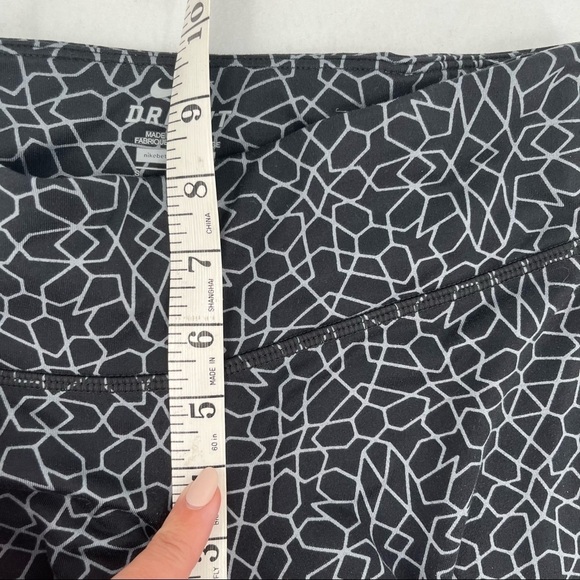 NIKE Women’s Dri-Fit Running Training Capri Pant Black/White Starglass sz: Small - Picture 9 of 10